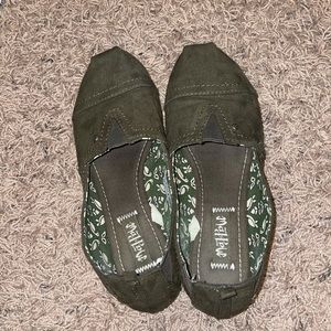 Women’s slip on shoes